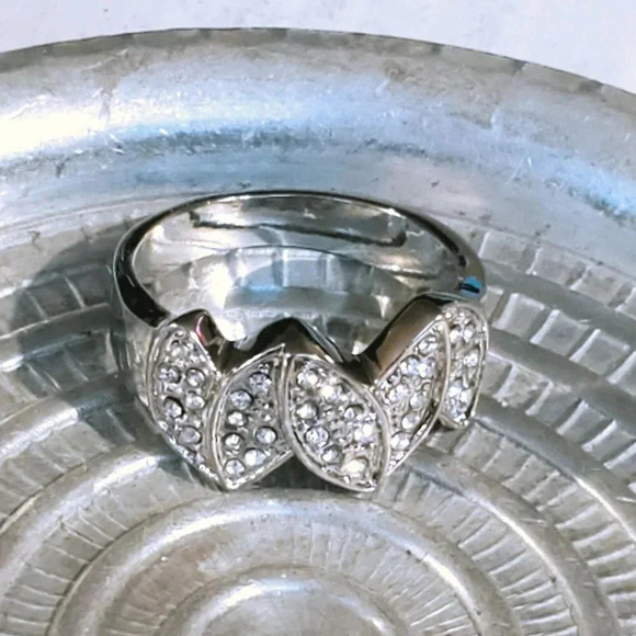 CZ Crystal Stone Zig Zag Silver Platinum Plated Cocktail Ring Size 8 - Picture 1 of 9